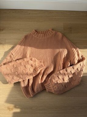 Women’s Chunky Knit Sweater in Warm Peach